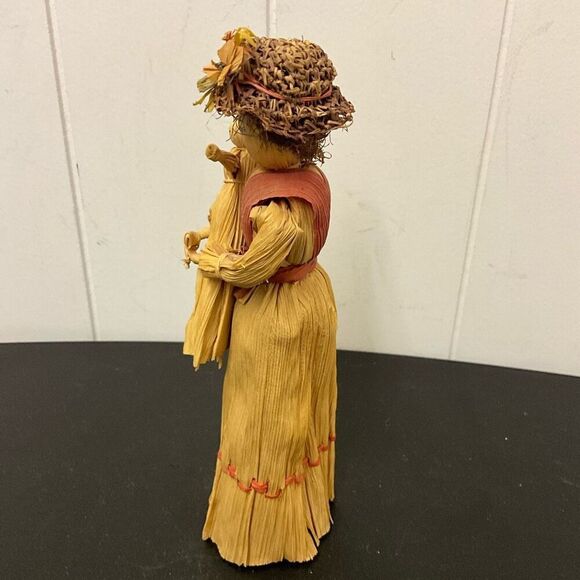Vintage Handmade 8" Tall Corn Husk Doll Figurine with Child - Picture 6 of 6